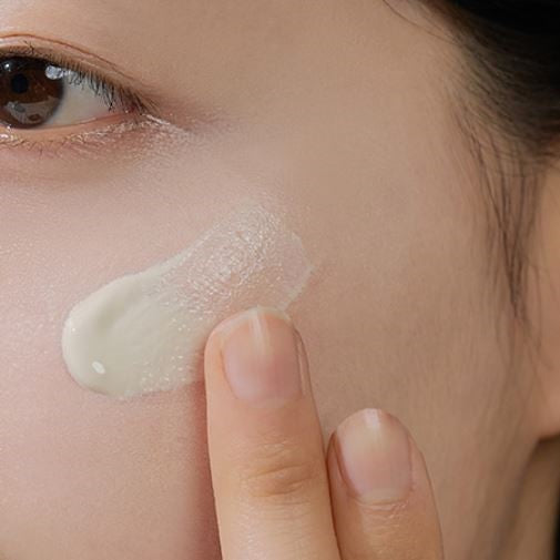 SKIN1004 Madagascar Centella Air-Fit Suncream Plus SPF50+ PA++++ (50ml) sunscreen tube on a white background